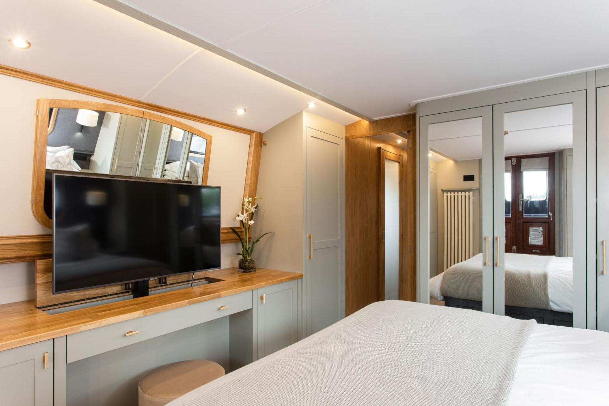 Botel Premium Hausboot Am Pichelssee - Madam President Berlijn