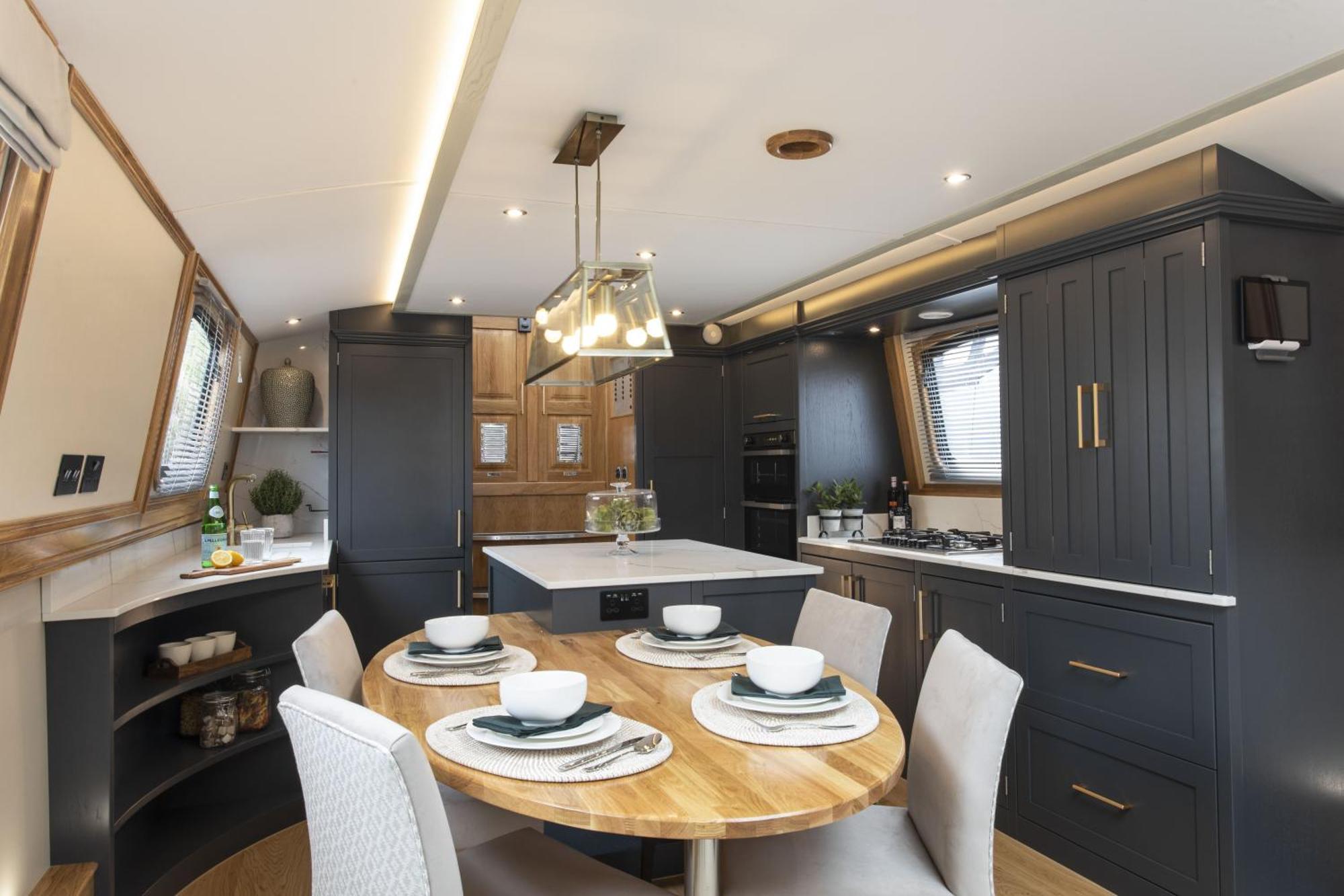Botel Premium Hausboot Am Pichelssee - Madam President Berlijn